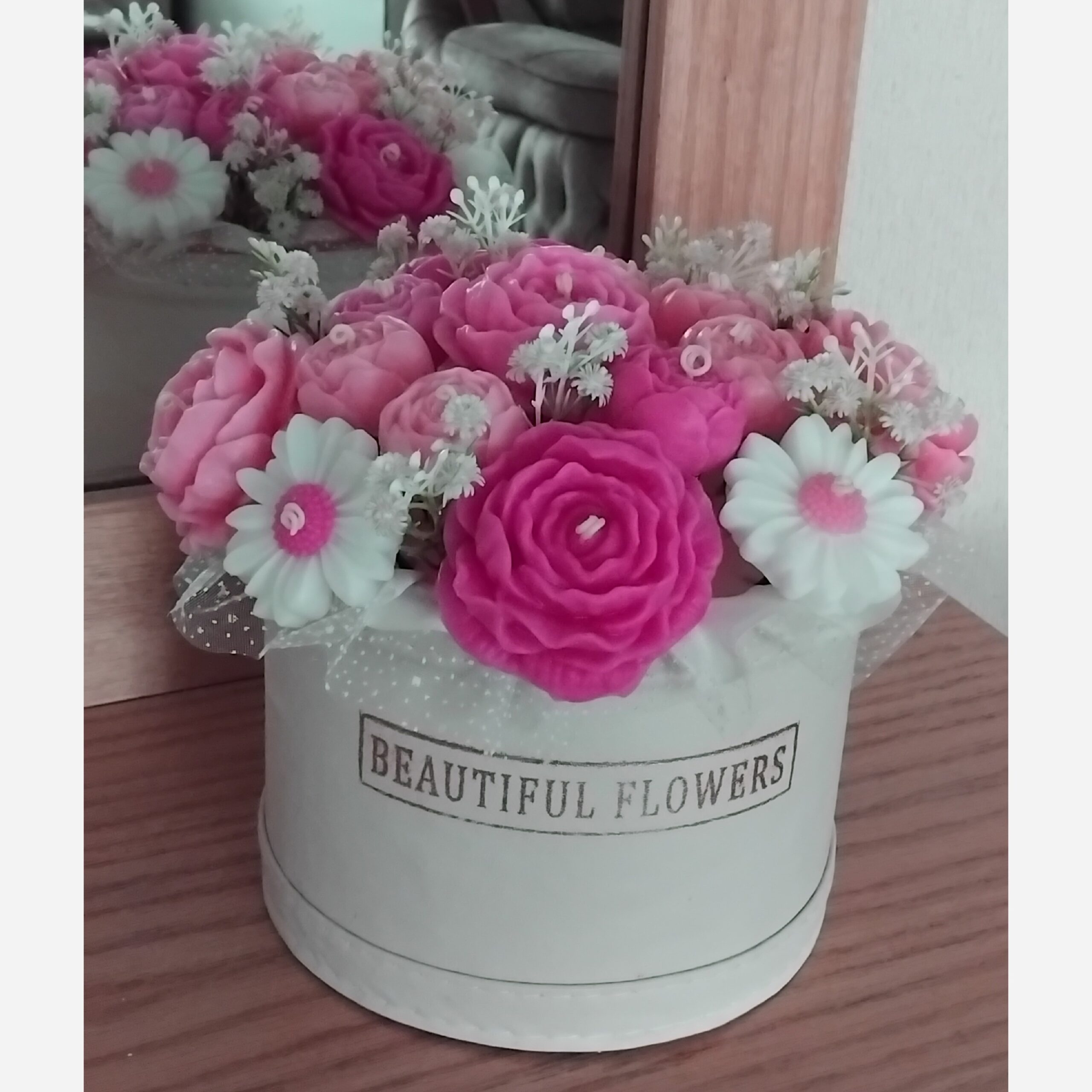 装饰性花卉盒蜡烛 – 粉色花卉设计