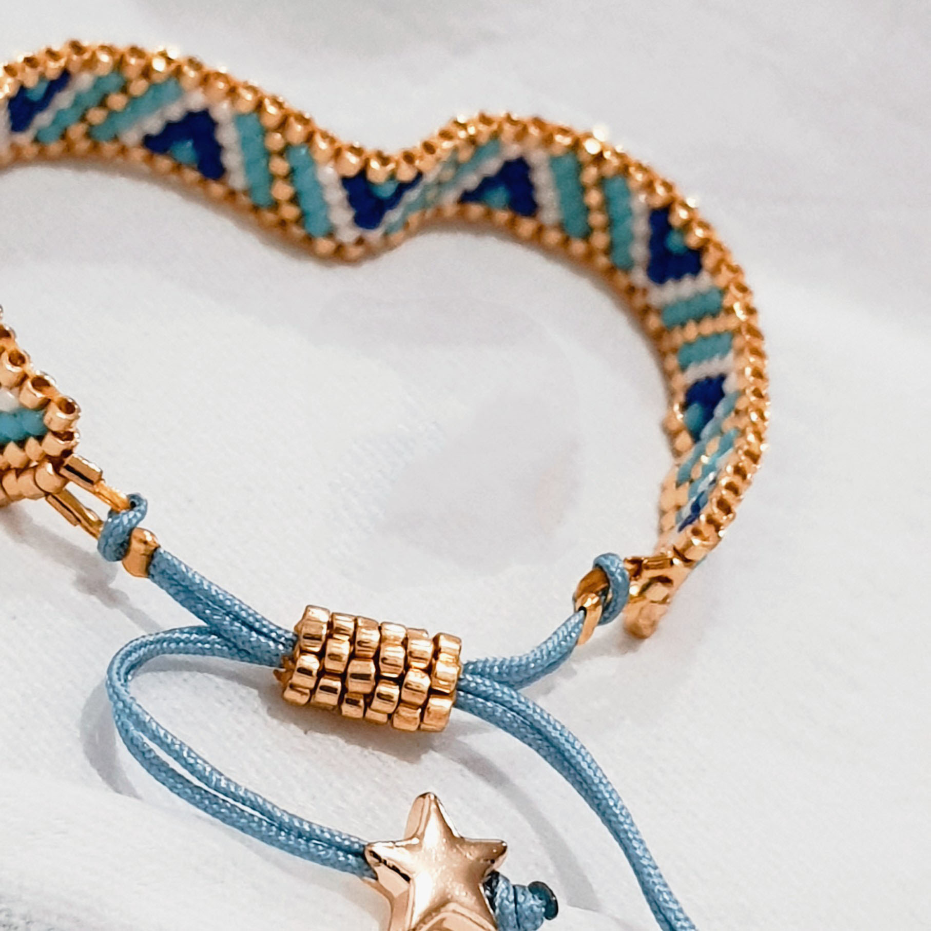 Main image of 优雅几何图案钢串珠手链 – 女士款