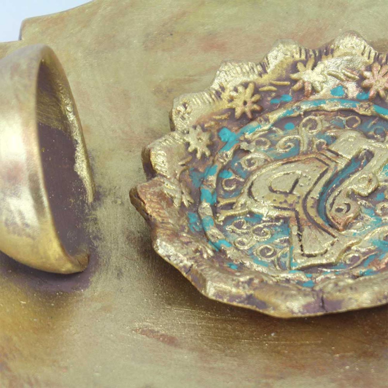 手工陶瓷墙盘烛台 – 美化任何房间的装饰