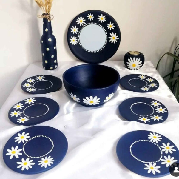 手工七辛桌套装 —— 洋甘菊花卉手绘图案，防水设计（10 件套）