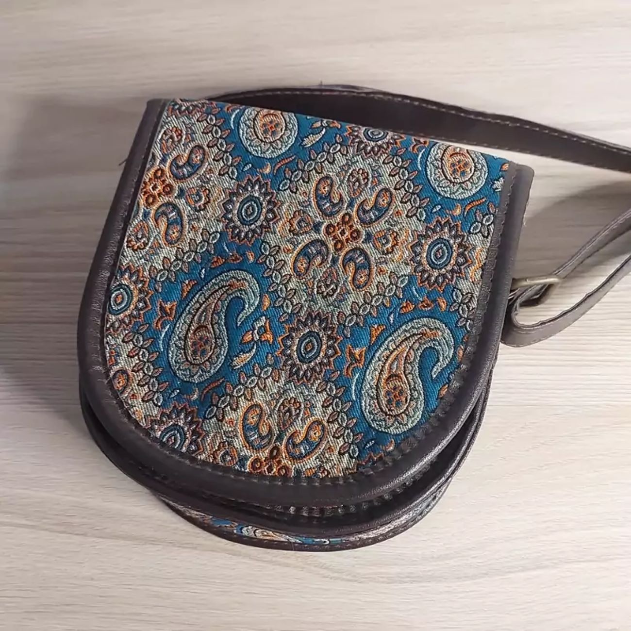 Main image of 手工Termeh圆包 – 传统波斯图案