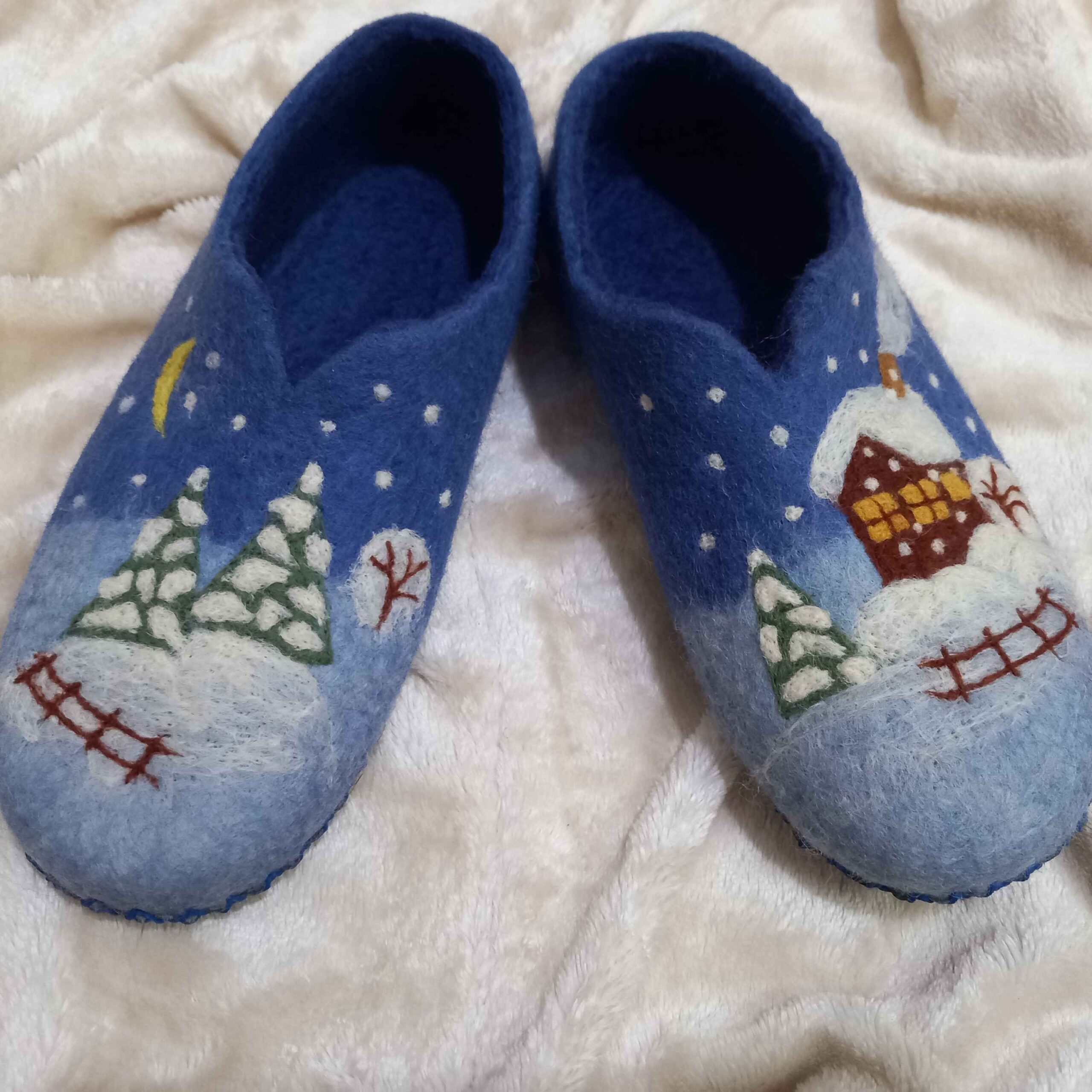 手工青绿色羊毛毡 – 配有精致冬季图案