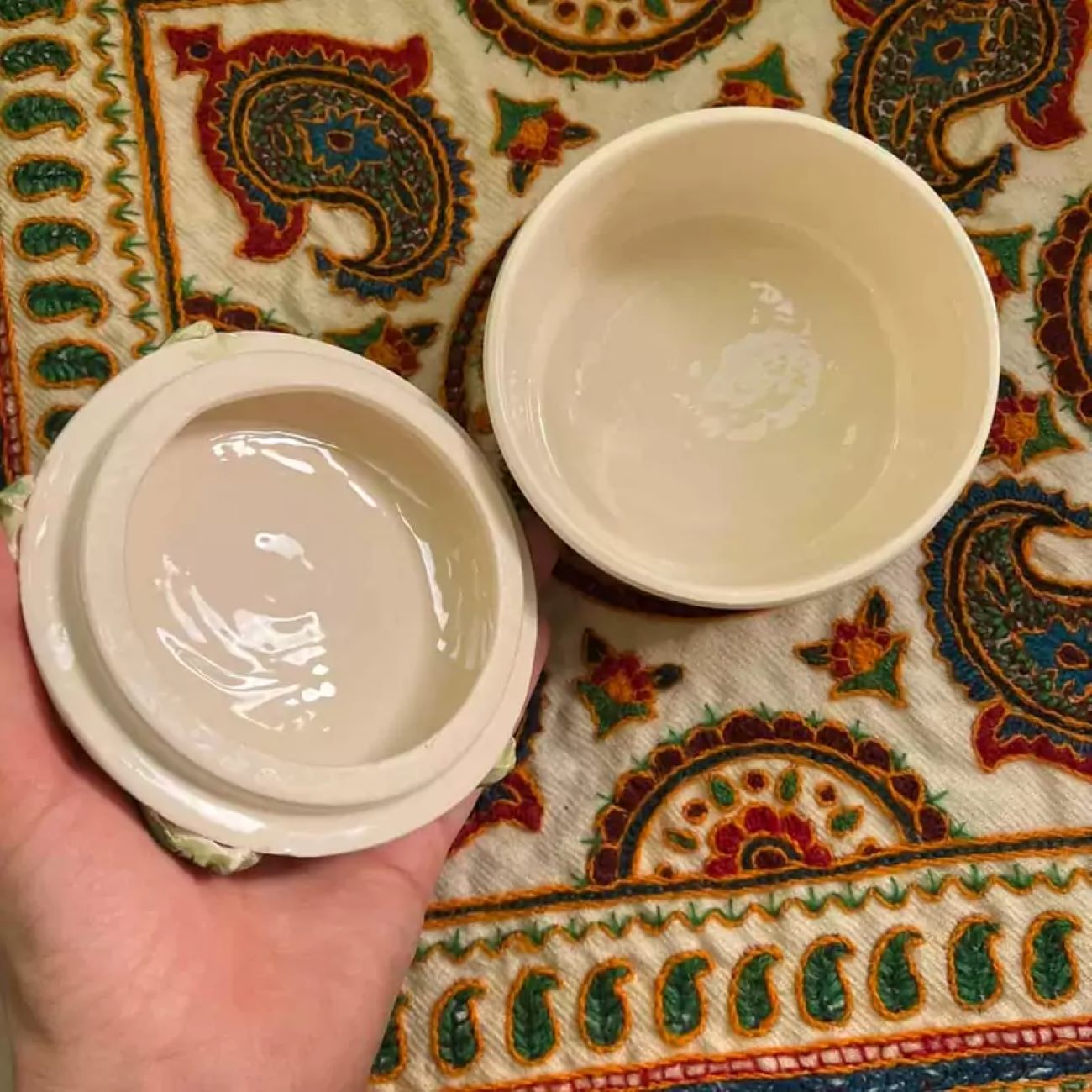 高品质陶瓷糖罐 – 浮雕花卉设计,适合餐桌使用