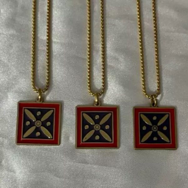 凯赫旗帜项链 – 配有不锈钢链条，波斯力量与遗产的象征，3件套