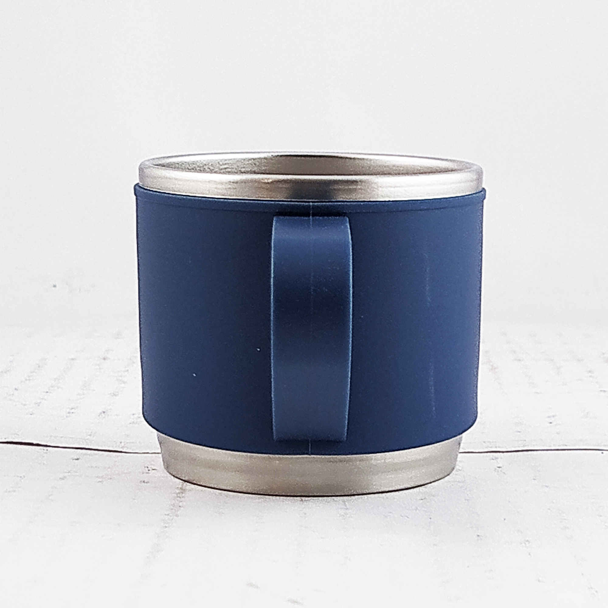 户外露营杯 – 轻便,适合冷热饮品