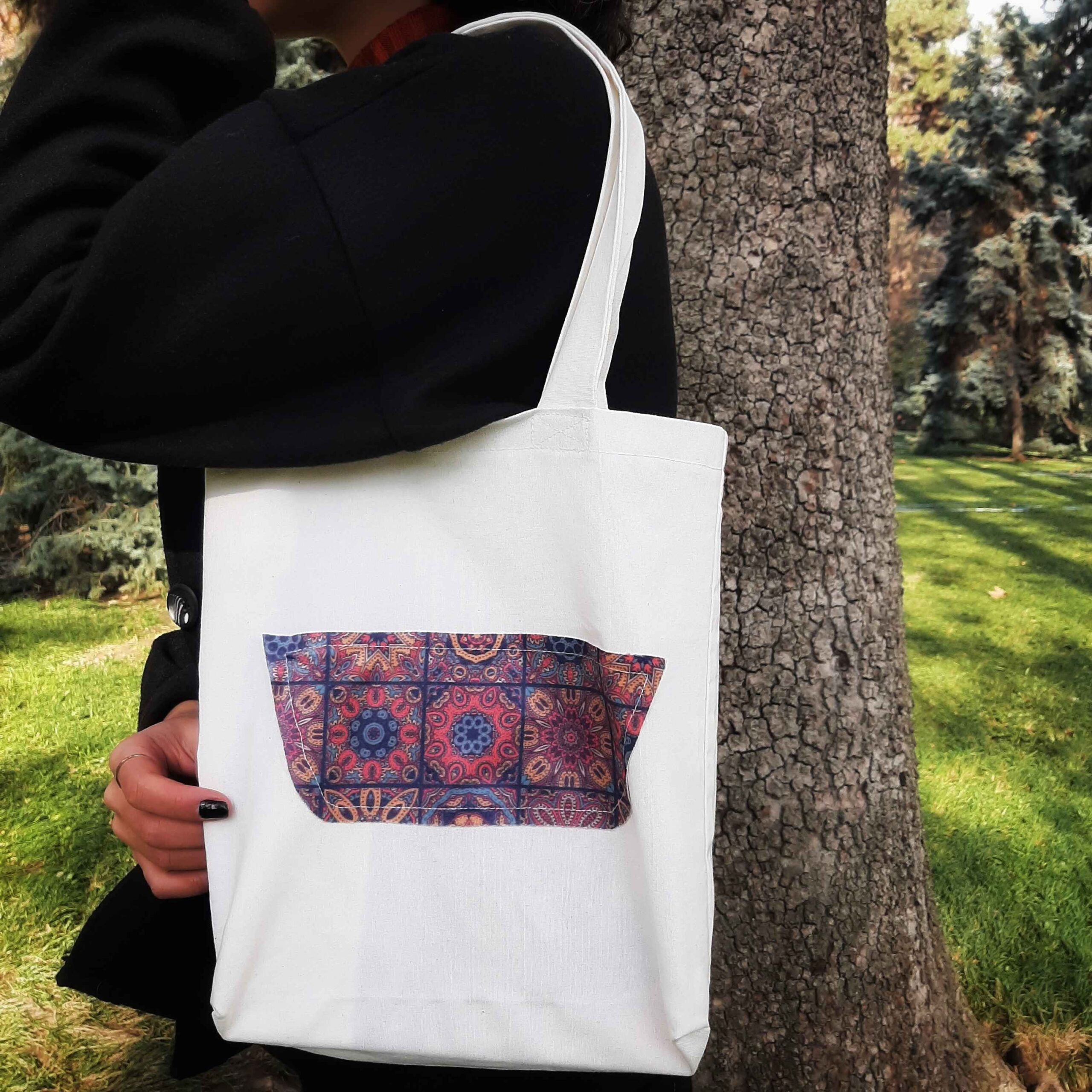 Main image of 可重复使用的米色帆布购物袋 – 带传统设计