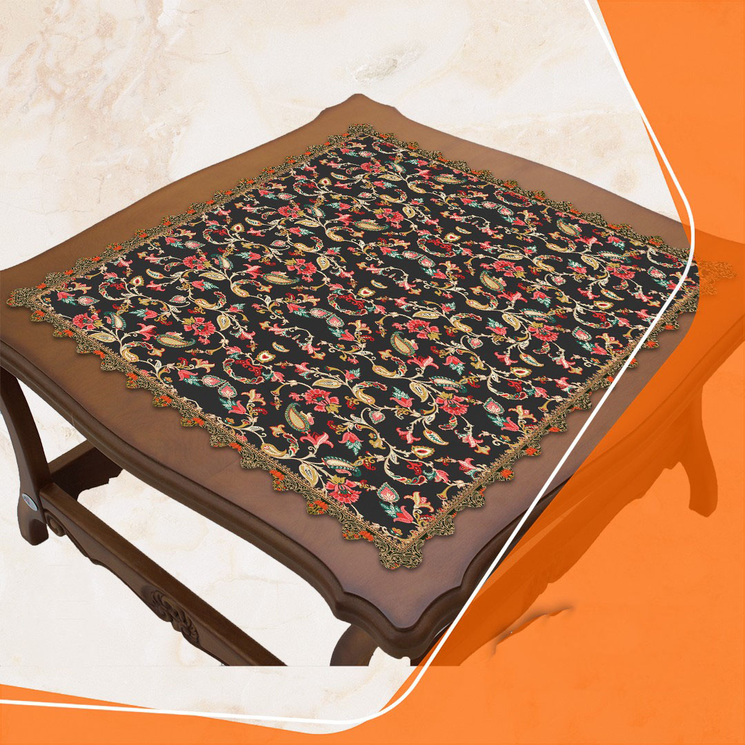 玫瑰与天鹅绒 – 红色花卉桌布,经典装饰