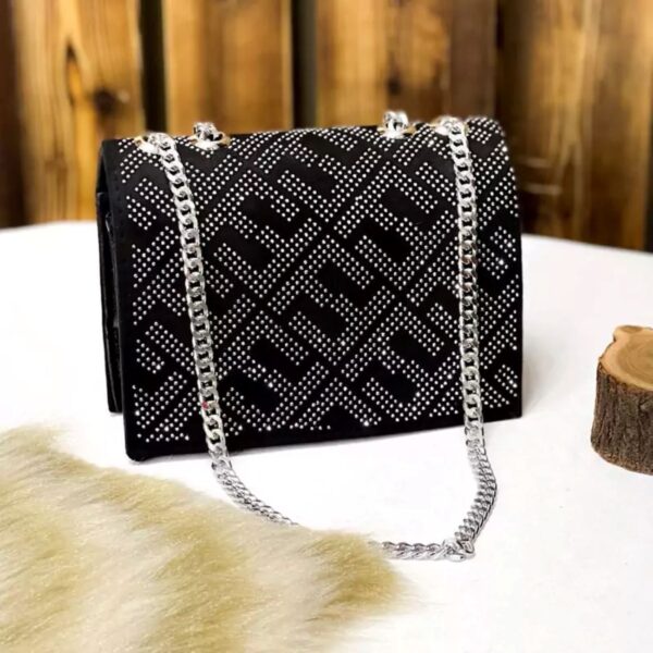 时尚链条包 – 宝石装饰，优雅设计
