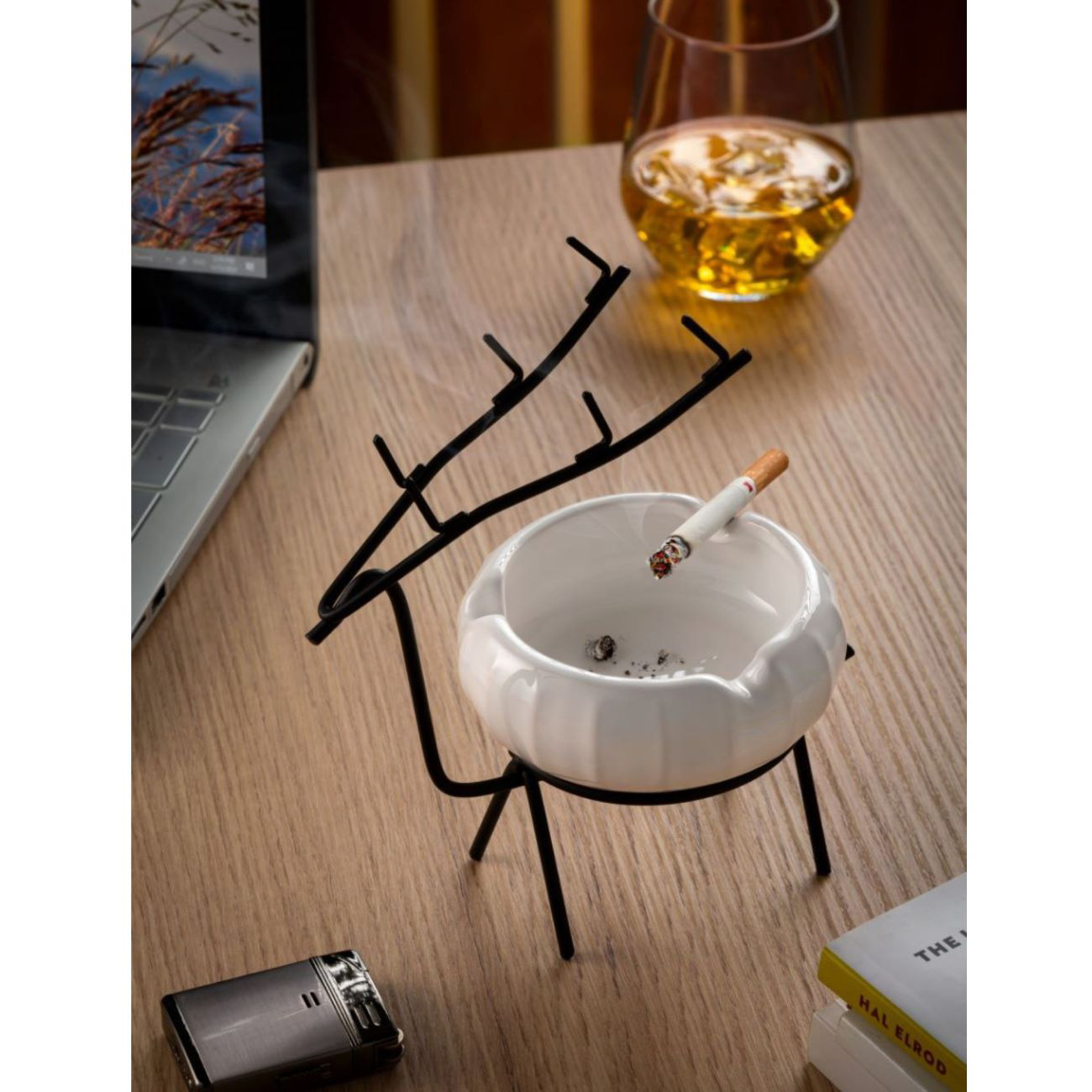 高品质陶瓷烟灰缸 – 鹿雕塑设计