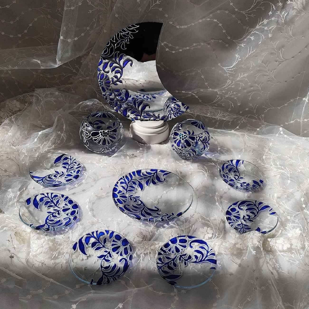 Main image of Vitarail 七辛桌套装 —— 花卉设计，配镜子、鱼缸与大托盘（9 件套）