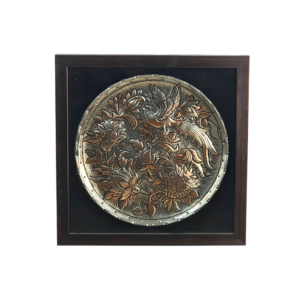 Main image of 黄铜壁框雕刻鸟与花卉和谐——优雅手工艺品