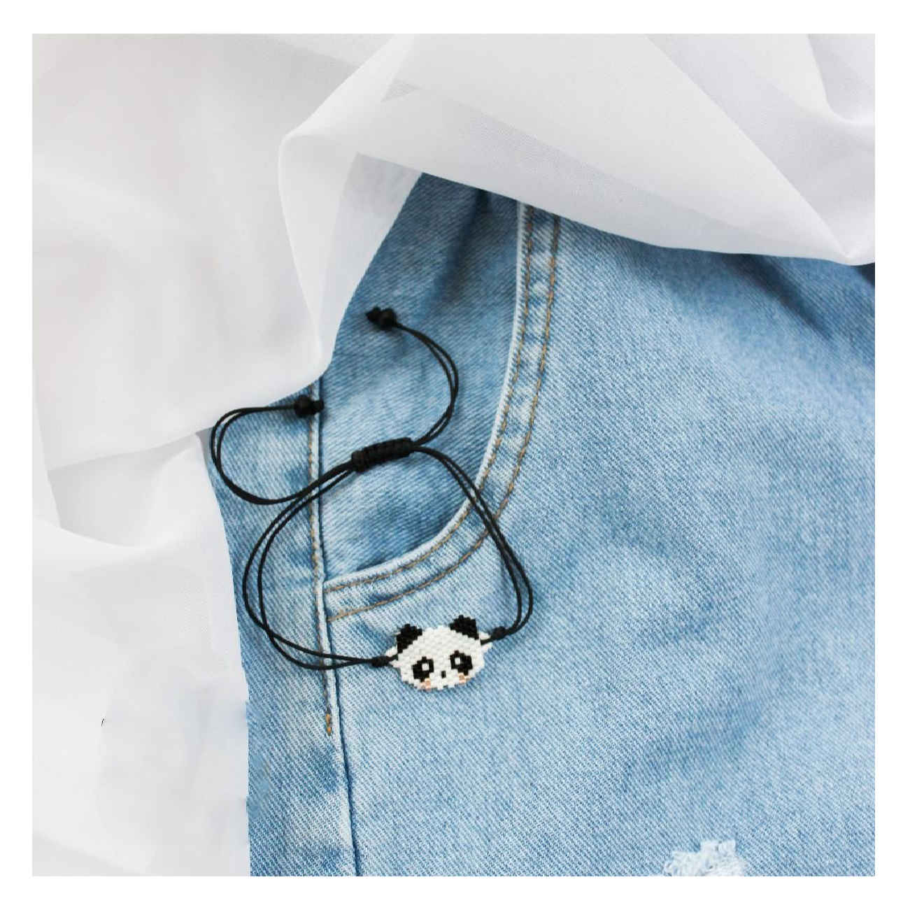 Main image of 编织串珠手链 – 熊猫图案