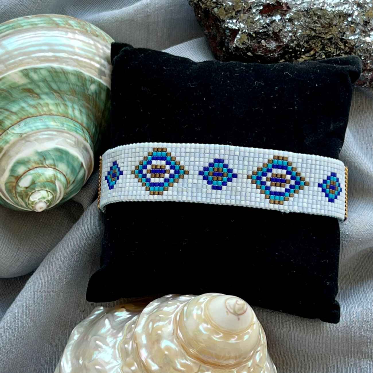 Main image of 编织钢串珠手链 – 女士款，邪眼图案