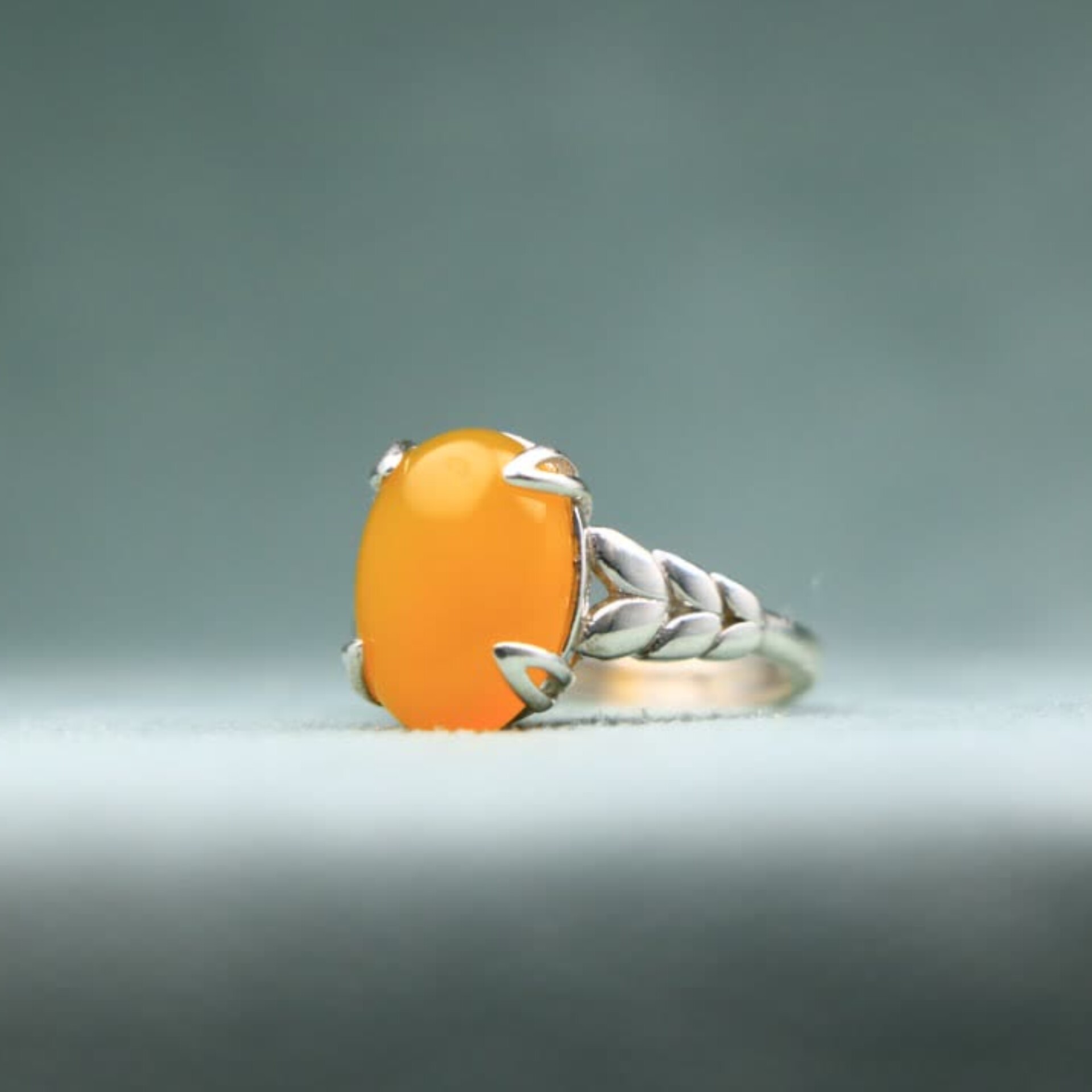 Main image of 黄色玛瑙Sharaf al-Shams戒指 – 纯银材质，小麦图案戒指带