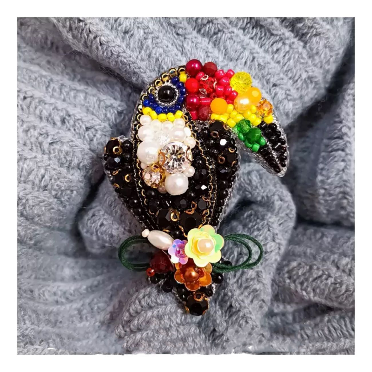 Main image of 美丽鹦鹉设计珠绣胸针，手工制作