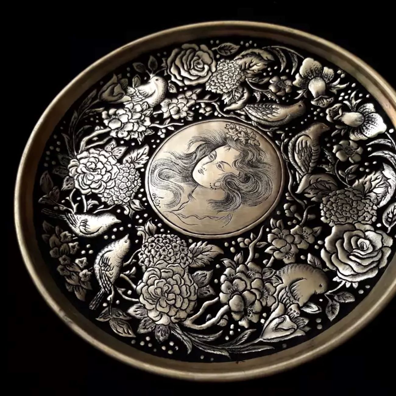 Main image of 黄铜托盘 – 花卉边框与中心微型画设计