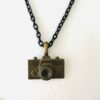Thumbnail 2: 青铜吊坠珠宝套装 – 独特相机设计