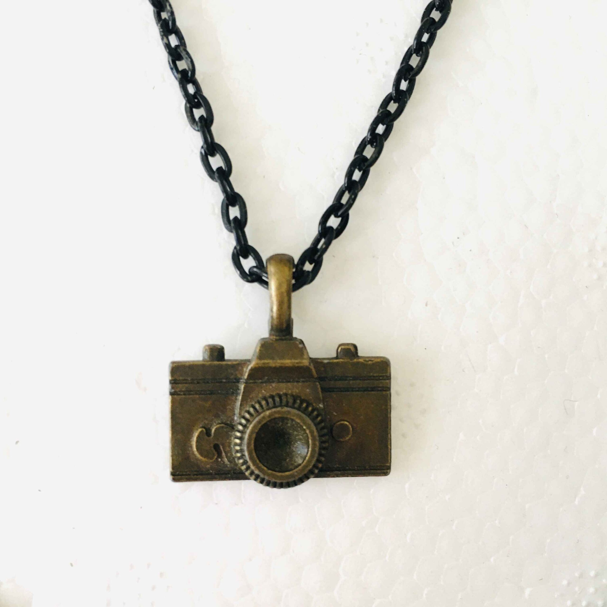 青铜吊坠珠宝套装 – 独特相机设计