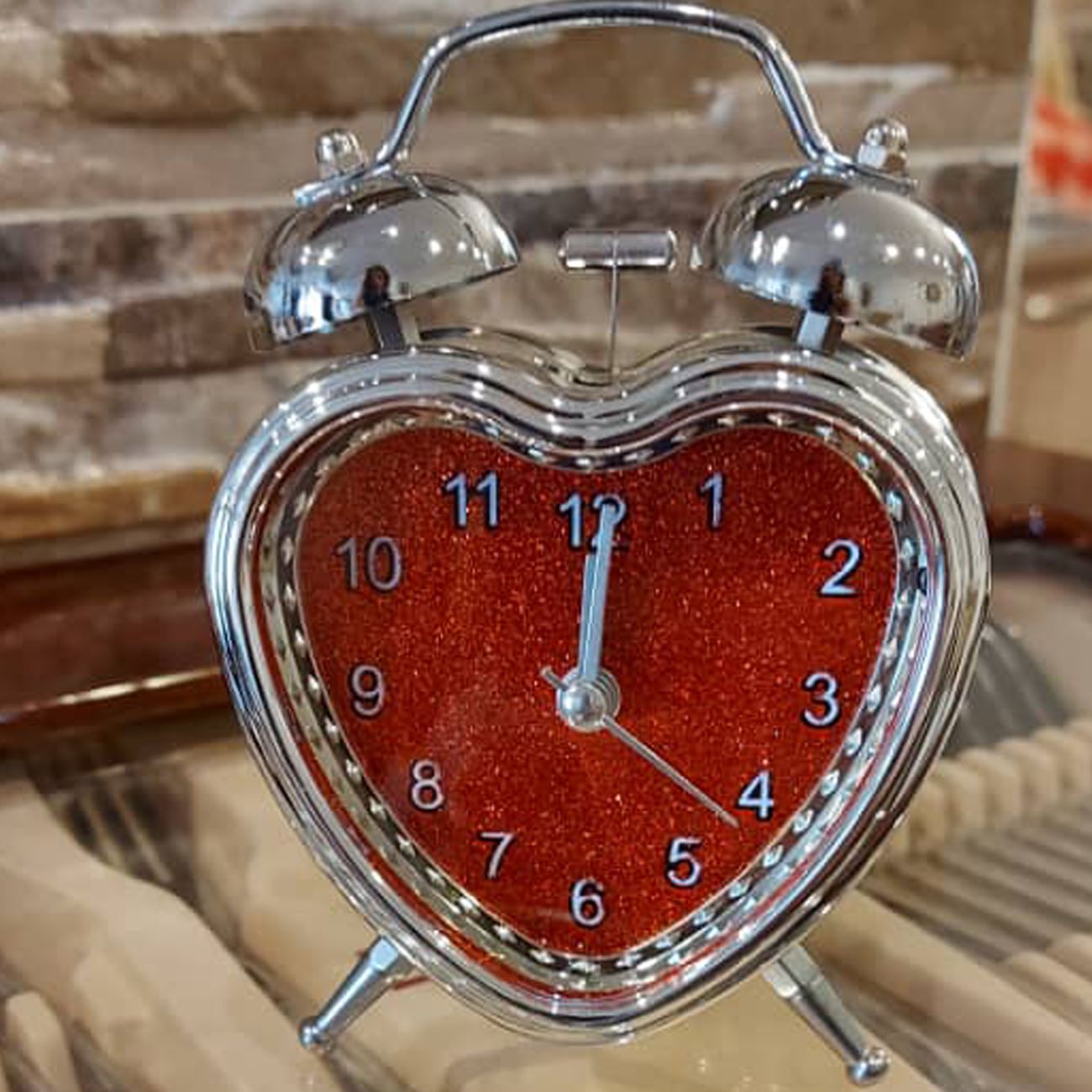 Main image of 心形设计座钟 – 每一声滴答都充满爱意