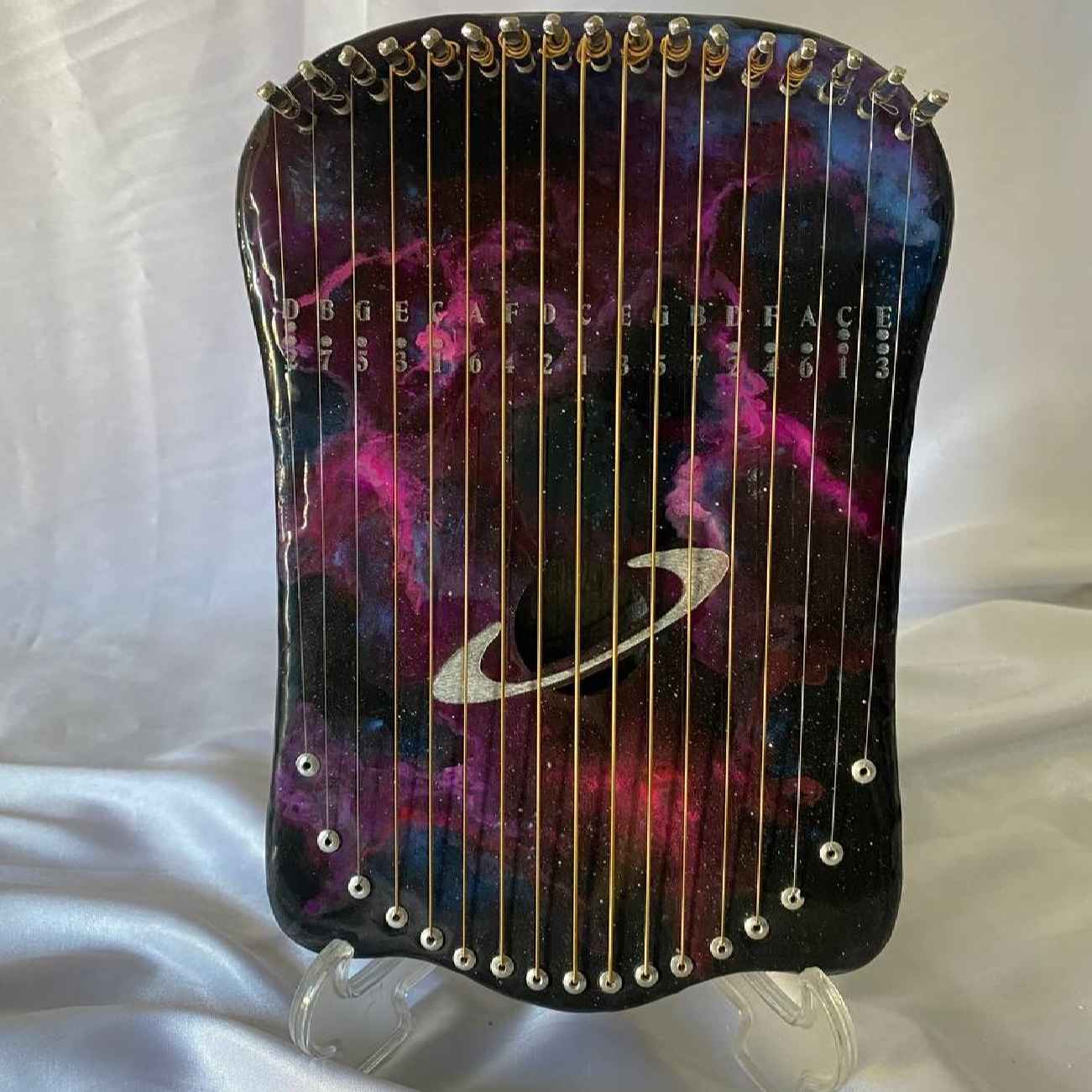 Main image of Harika Nebula 竖琴 – 宇宙和声手工杰作 20弦
