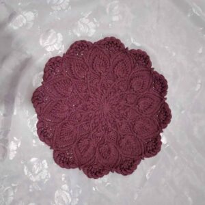 红色花卉流苏手工餐垫 – 精致花卉中心装饰