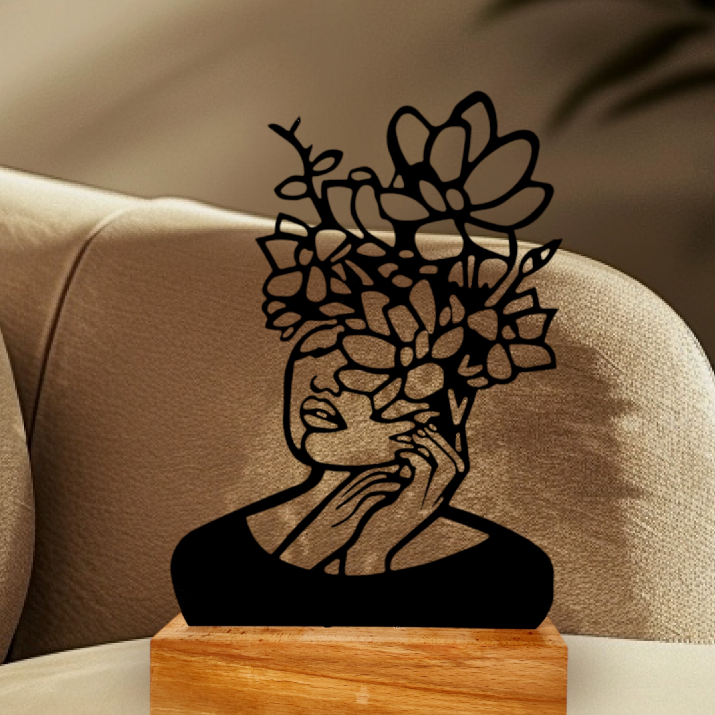 极简金属立体派女子面部雕塑