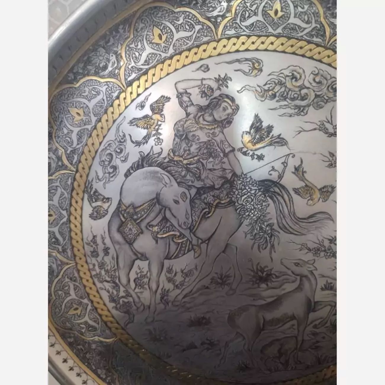 Main image of 波斯镀锡黄铜托盘 – 精细雕刻与传统工艺