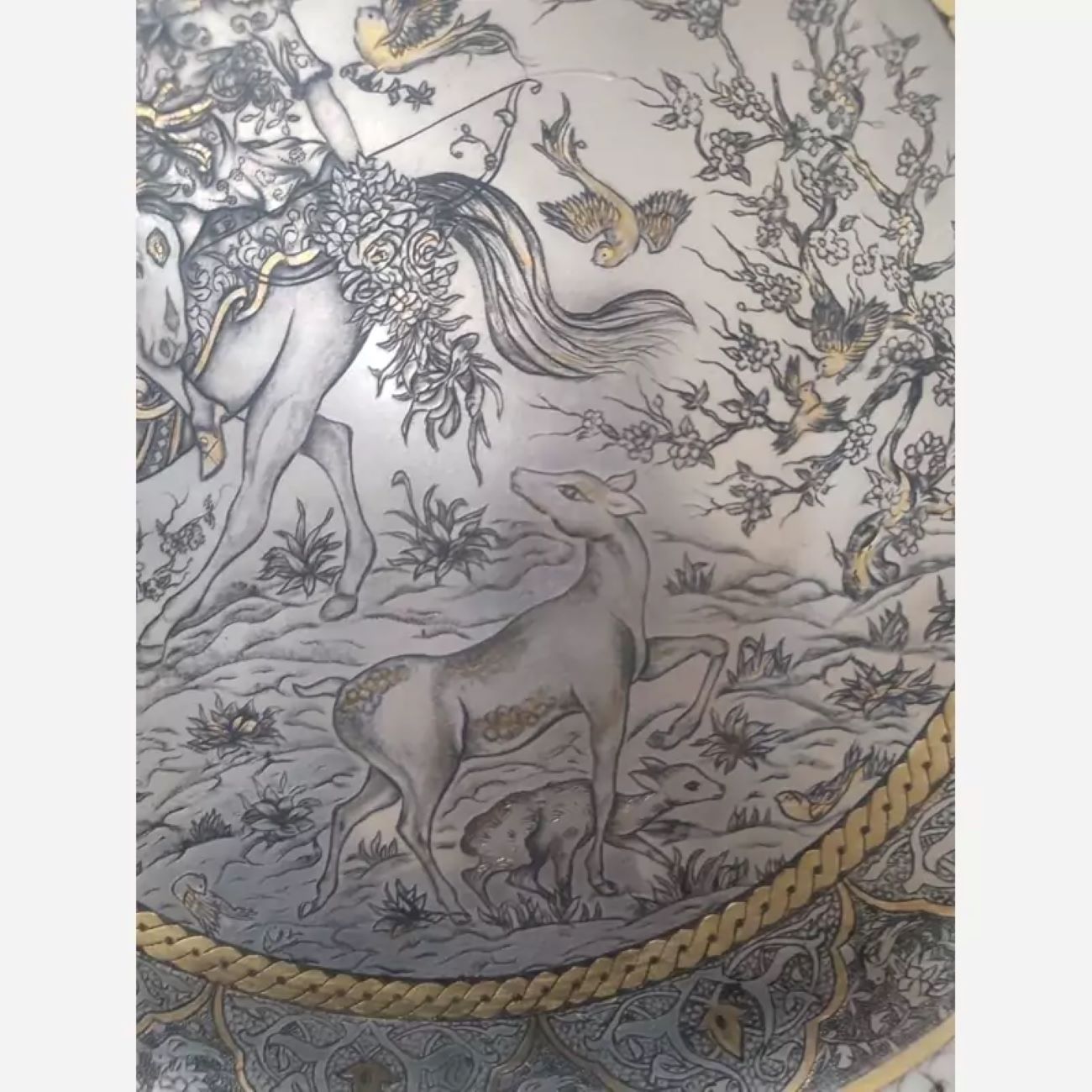 波斯镀锡黄铜托盘 – 精细雕刻与传统工艺