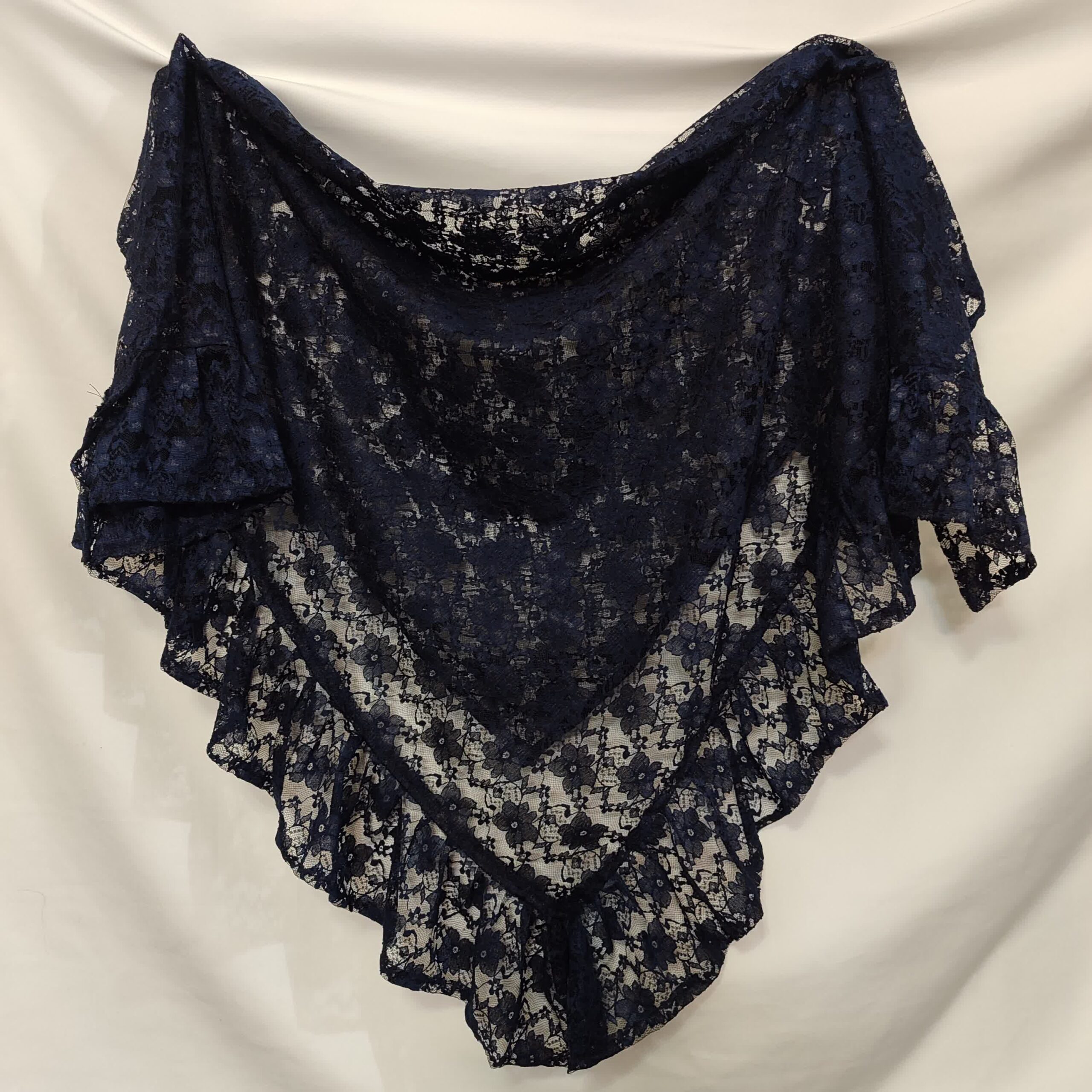 Main image of 女士围巾 – 优雅蕾丝，精致花卉图案