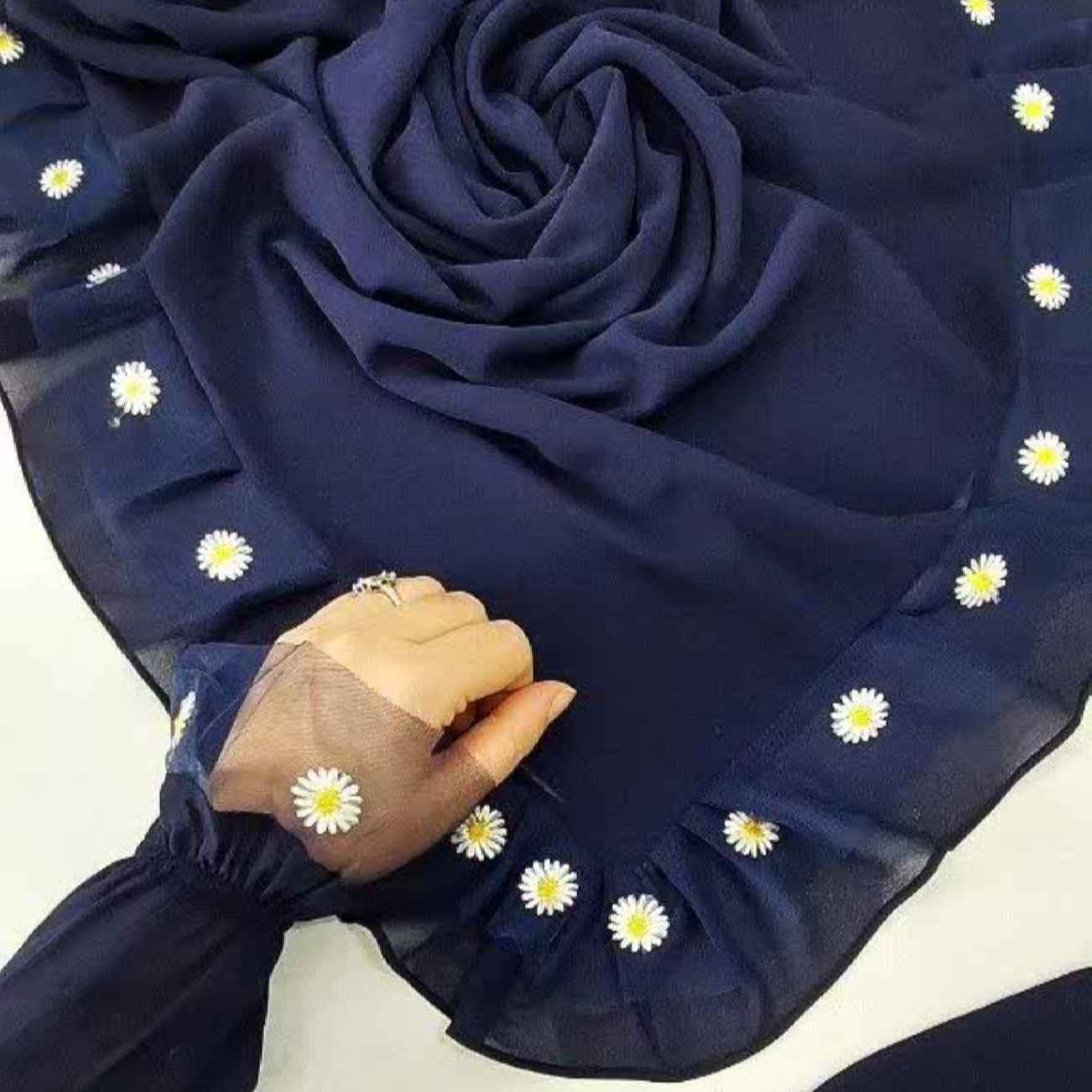 女士围巾 – 带袖套,洋甘菊花蕾丝饰边