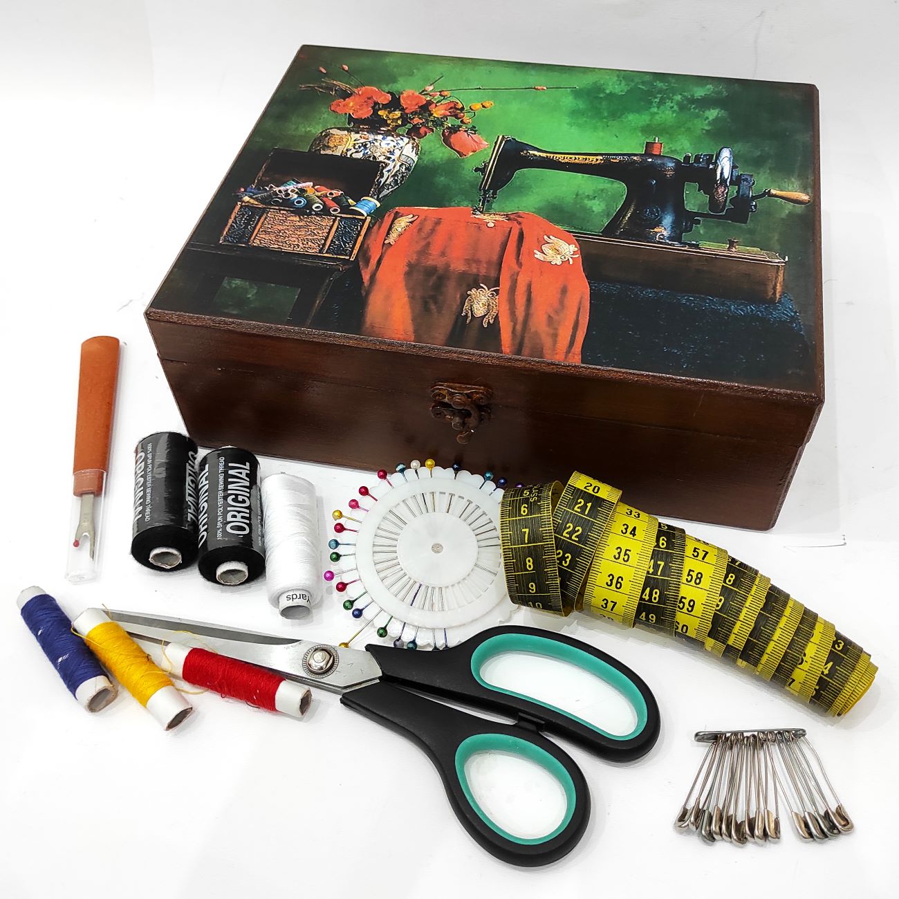 Main image of 木质缝纫盒 – 多隔层收纳工具，艺术设计