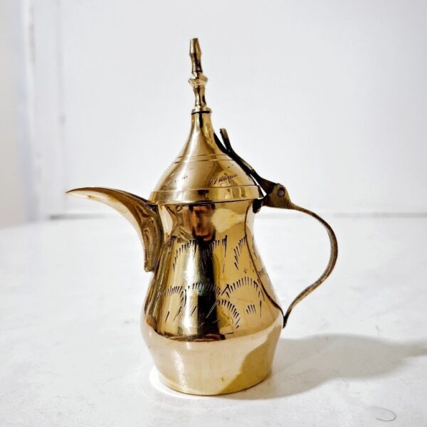 Brass Dallah Coffee Pot – Suitable for Arabic Coffee and Table Décor