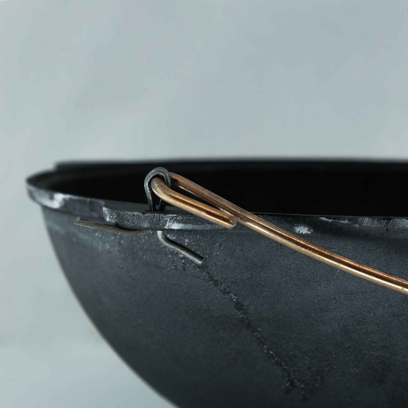 铸铁 Kazan 锅 – 适合自然环境和家庭烹饪，尺寸 6