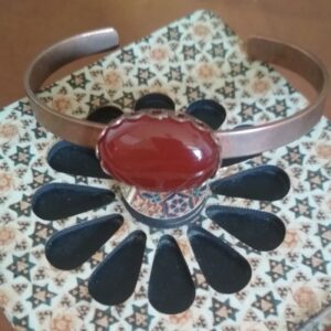 铜手镯 – 红玛瑙石，优雅传统饰品