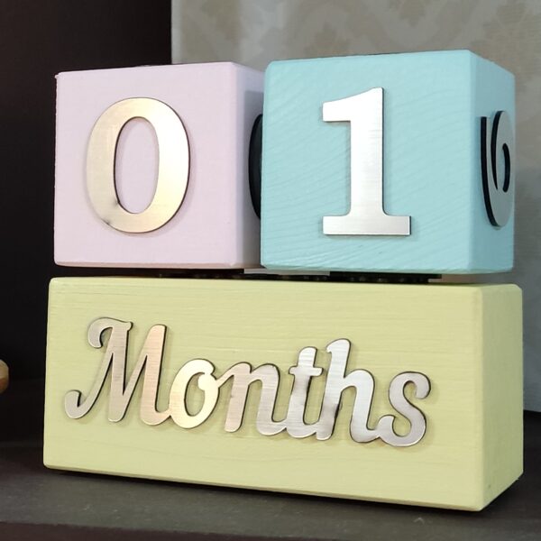 Wooden Cube Desk Calendar – Personalized Desk Organizer