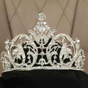 「璀璨光芒」——水晶婚礼皇冠，可作婚礼珠宝展示或点缀