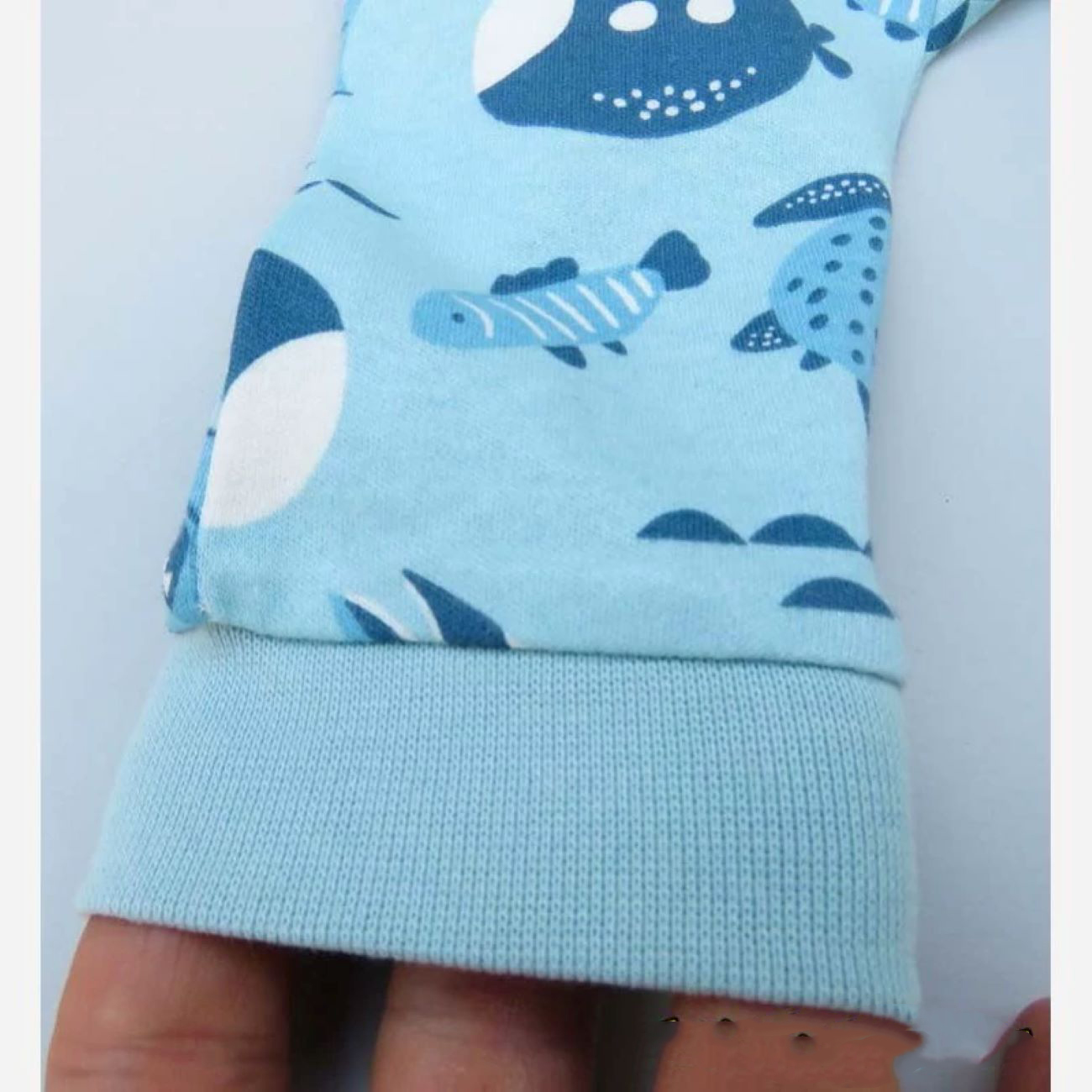 婴儿运动连体衣 – 藏蓝色鲸鱼图案，纯棉拉链款