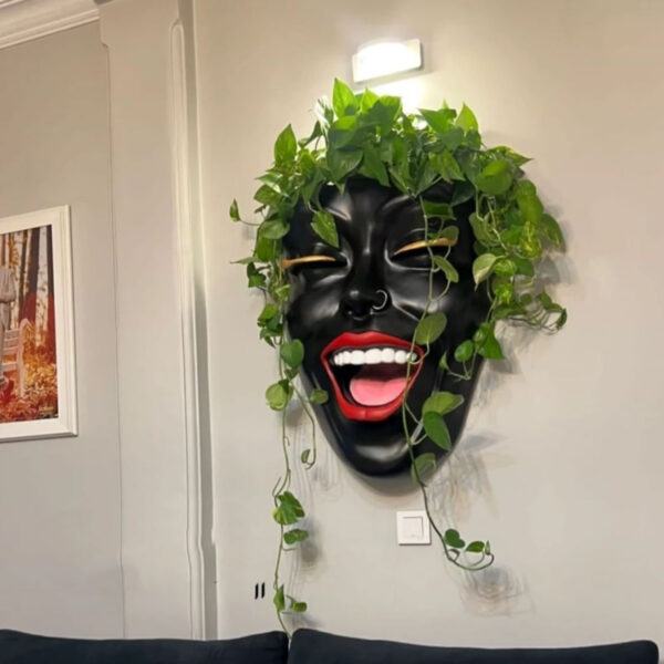 Big Smiling Face Design Wall Vase – Large Artistic Home Décor for Unique Spaces (1)
