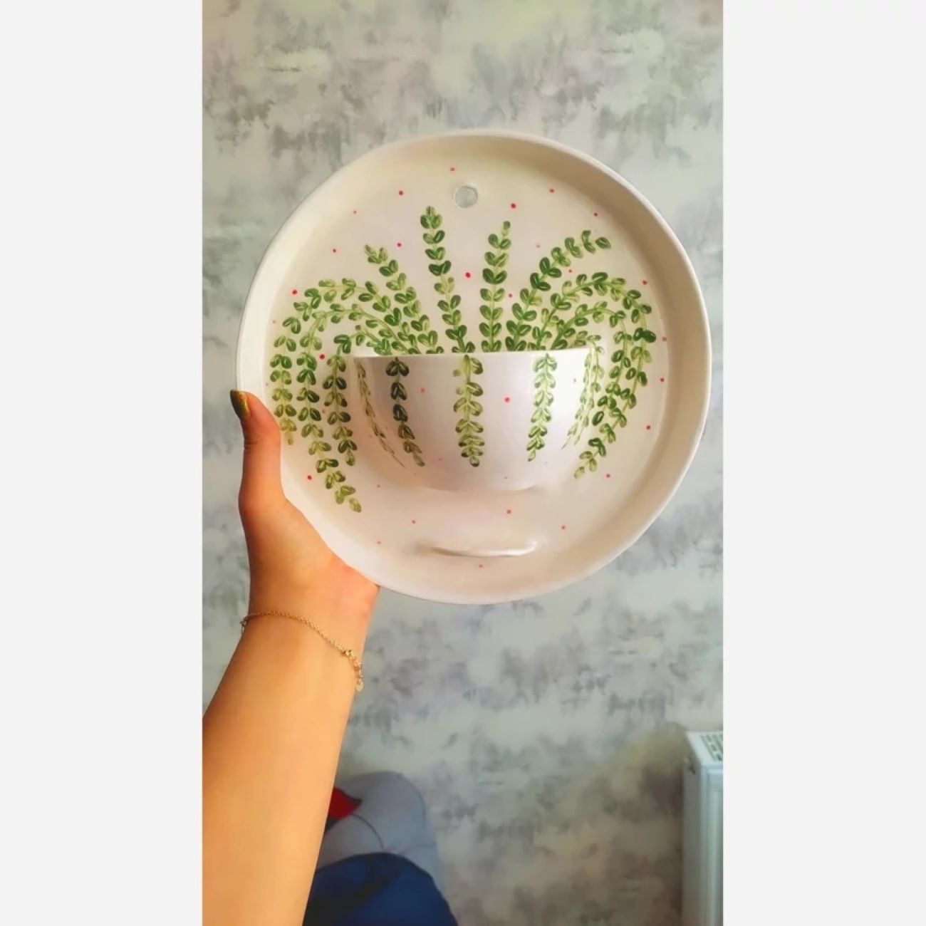 Main image of 陶瓷挂墙花盆 | 优雅叶纹花盆