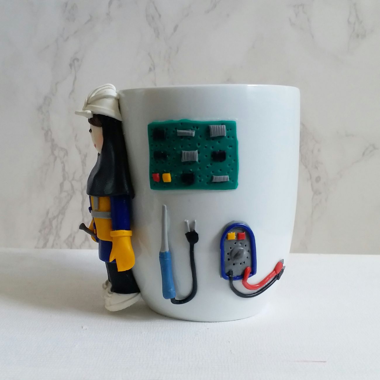 迷人手工陶瓷马克杯 – 工程师图案细节