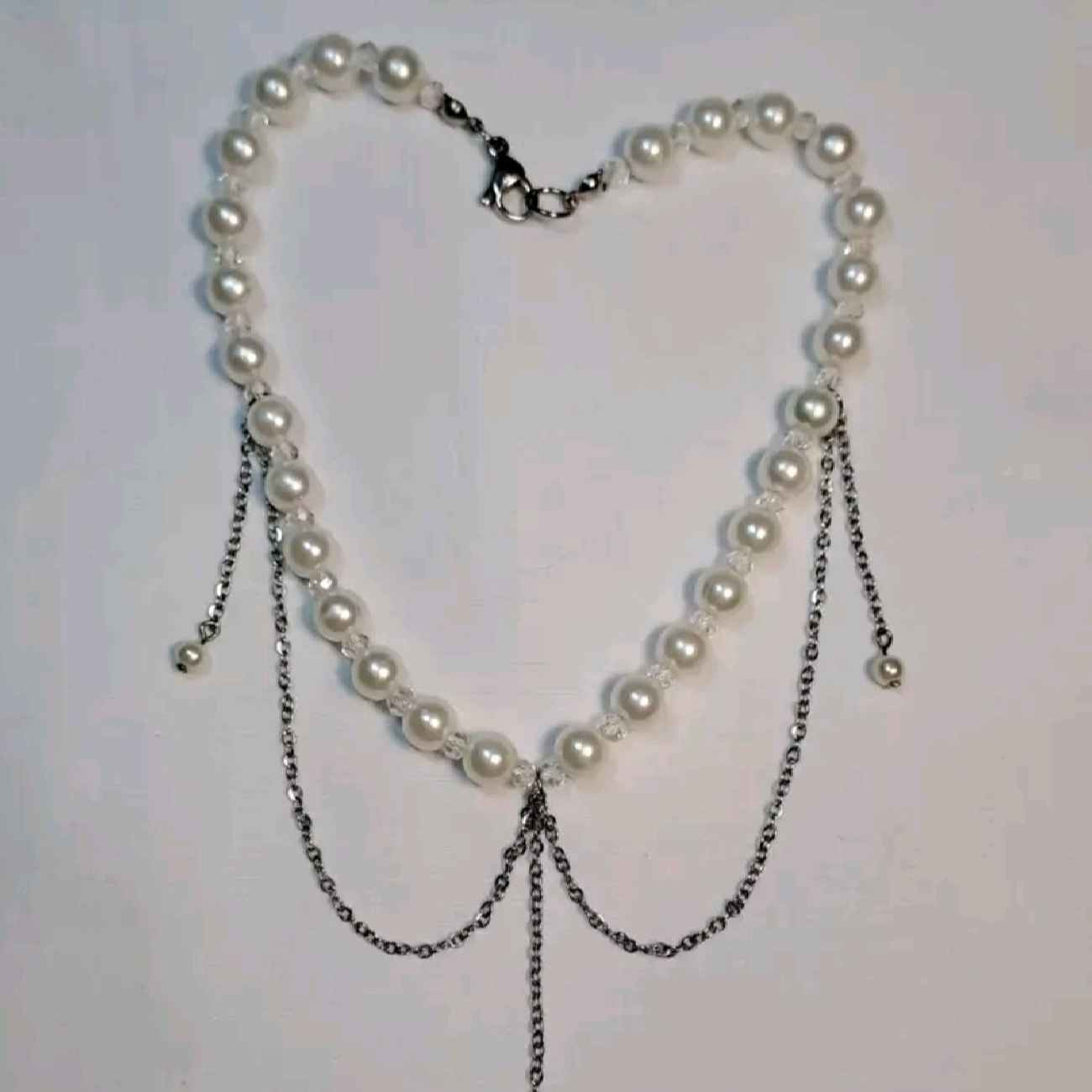 女性项圈项链 – 细致、优雅且时尚,珍珠设计