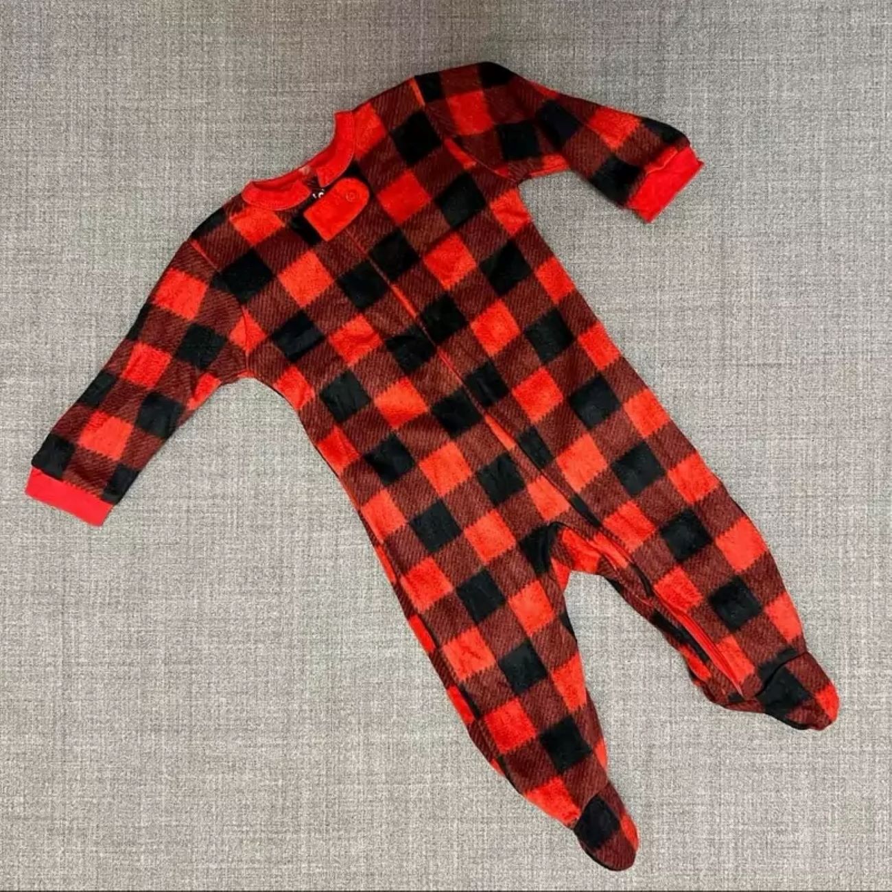 Main image of 格纹棉质婴儿连体衣 – 温暖时尚，进口材质，为您的宝宝打造