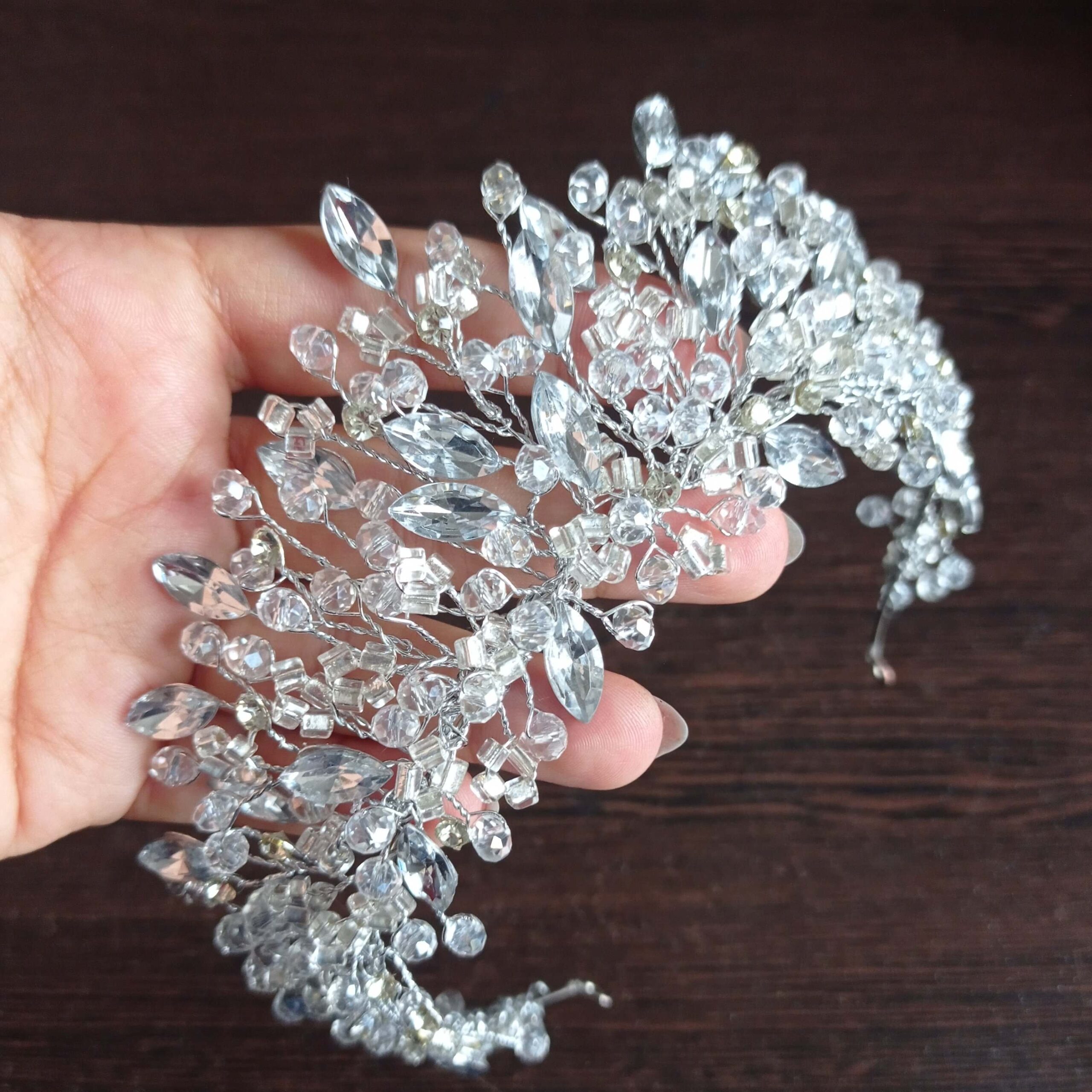 Main image of 水晶婚礼皇冠——优雅设计，适合新娘与伴娘