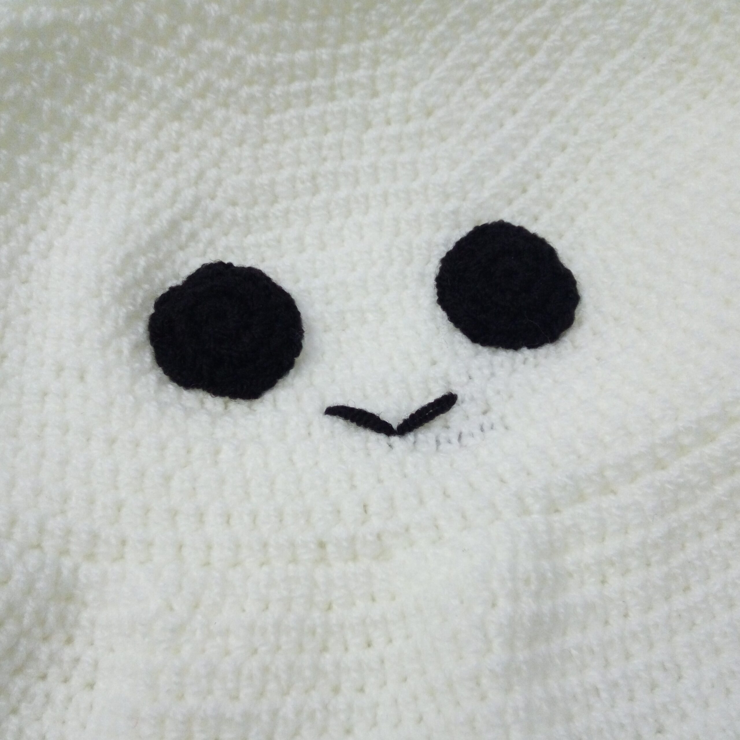 Thumbnail 2: 可爱微笑幽灵图案手工钩针渔夫帽