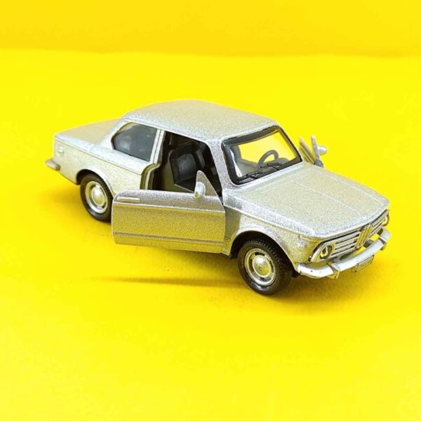 Die-cast Toy car Inspired by Vintage Mercedes Models, Finished in a Sleek Silver (4)