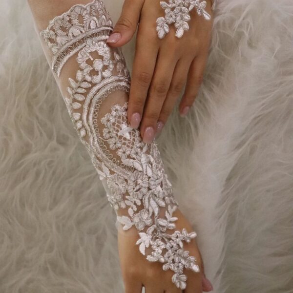 Elegant Embellished Fingerless Bridal Gloves For Weddings And Special Occasions (4)