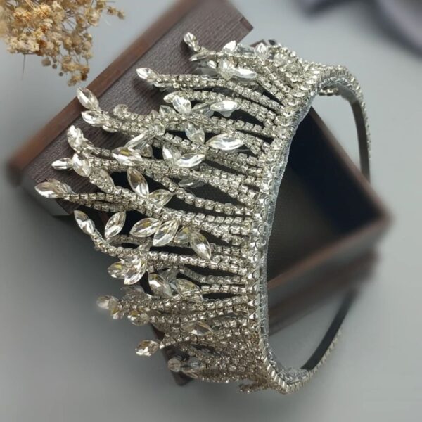 Exquisite Bridal Crown with Premium Gems and Stones (2)