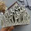 Thumbnail 3: 精致新娘皇冠，高级宝石点缀
