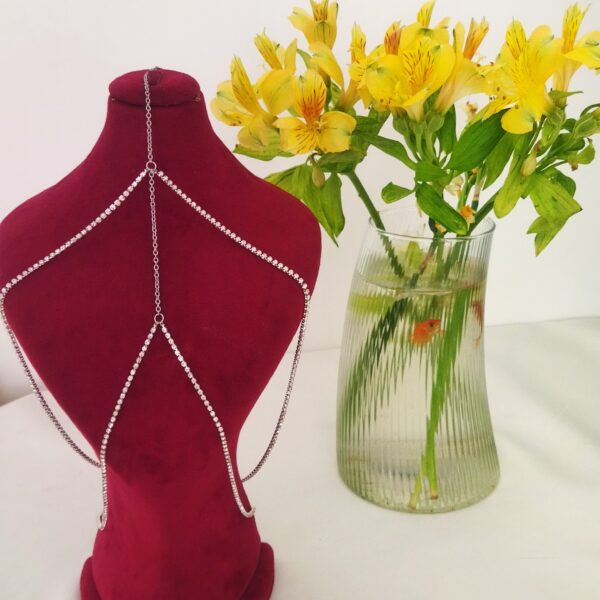 Fashionable Thigh Chain – Adds Edge to Your Street Style