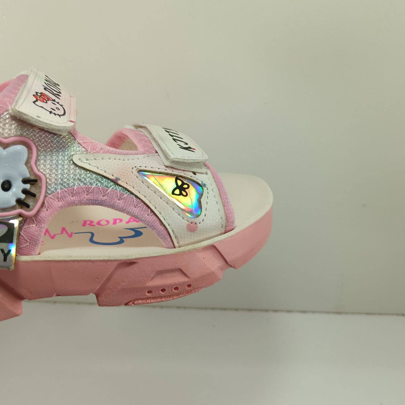 女童精致凉鞋 – Hello Kitty 款，轻盈派对鞋